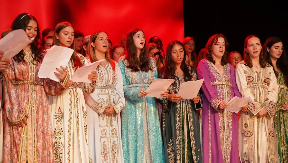 UNE students sing the Moroccan national anthem at the 10th anniversary ceremony